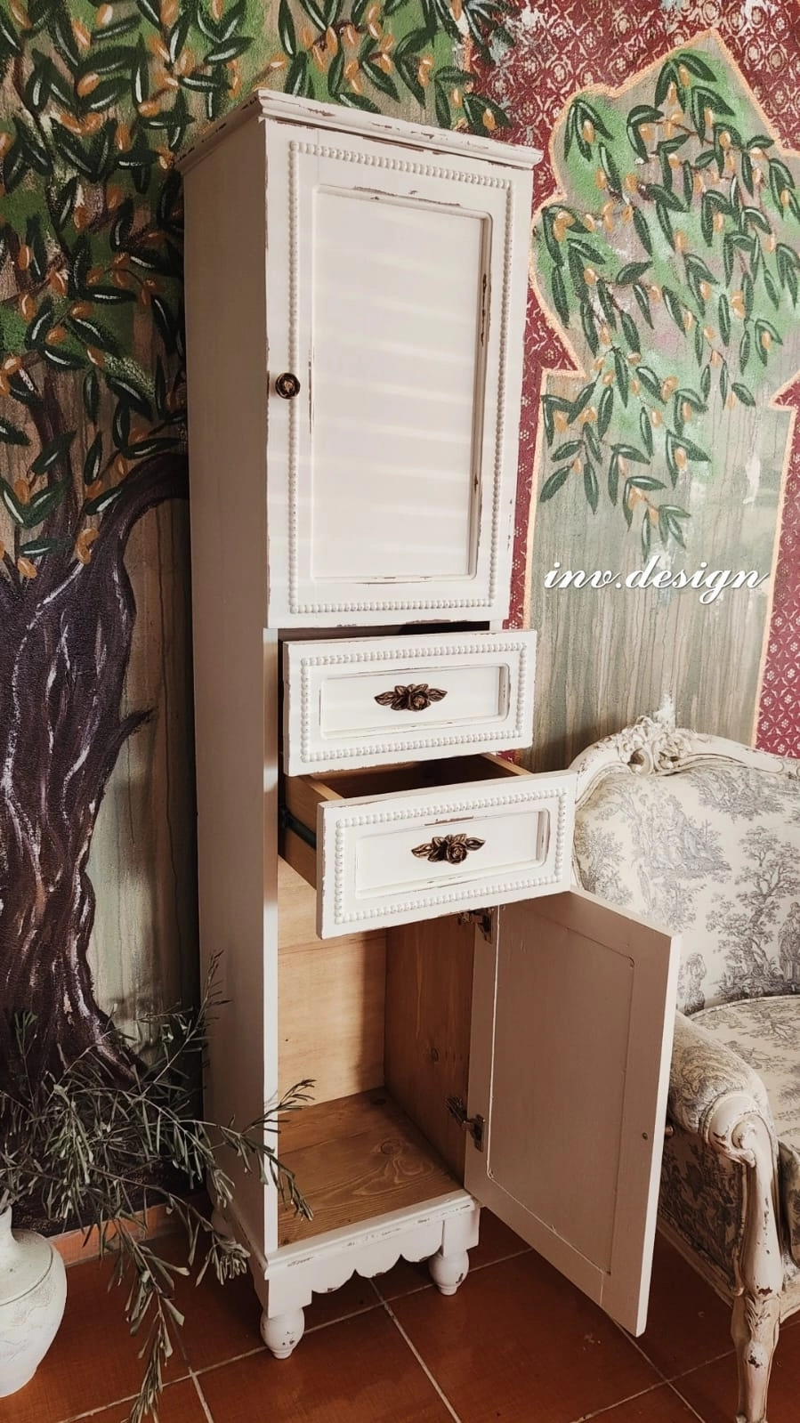 Sıcak Beyaz Eskitme Havlu Dolabı