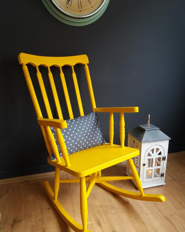 Sarı Sallanan Sandalye
