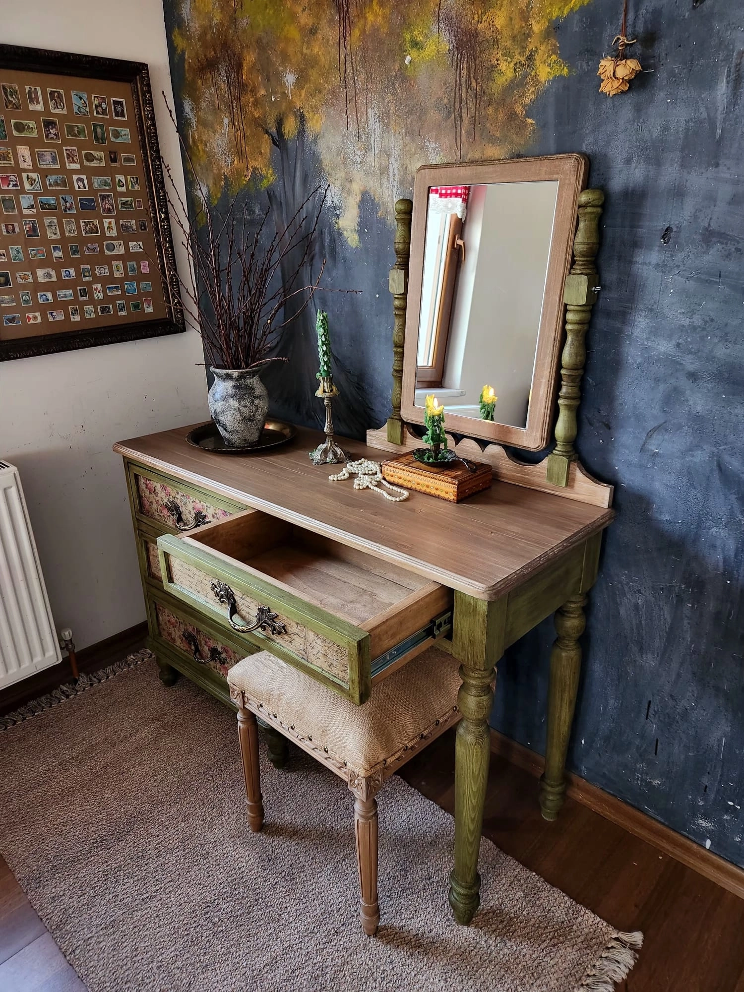 Yeşil Eskitme Makyaj Masası