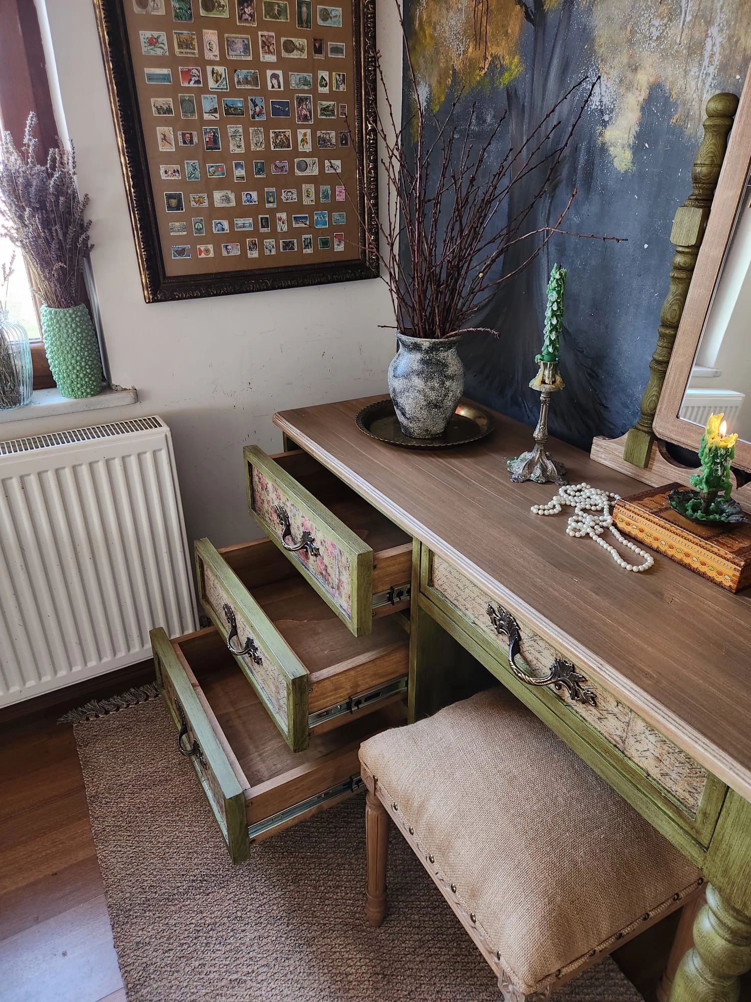 Yeşil Eskitme Makyaj Masası