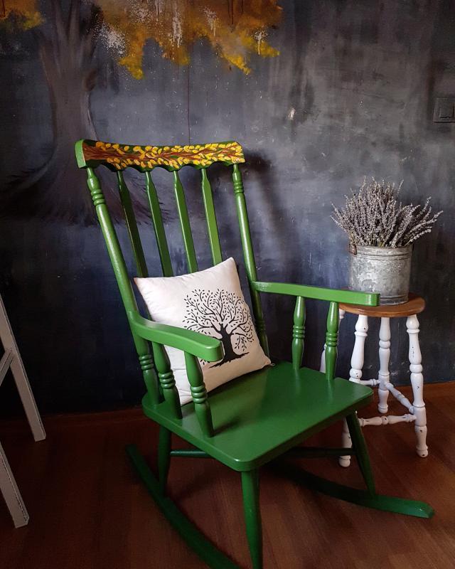 Yeşil El Çizim Sallanan Sandalye