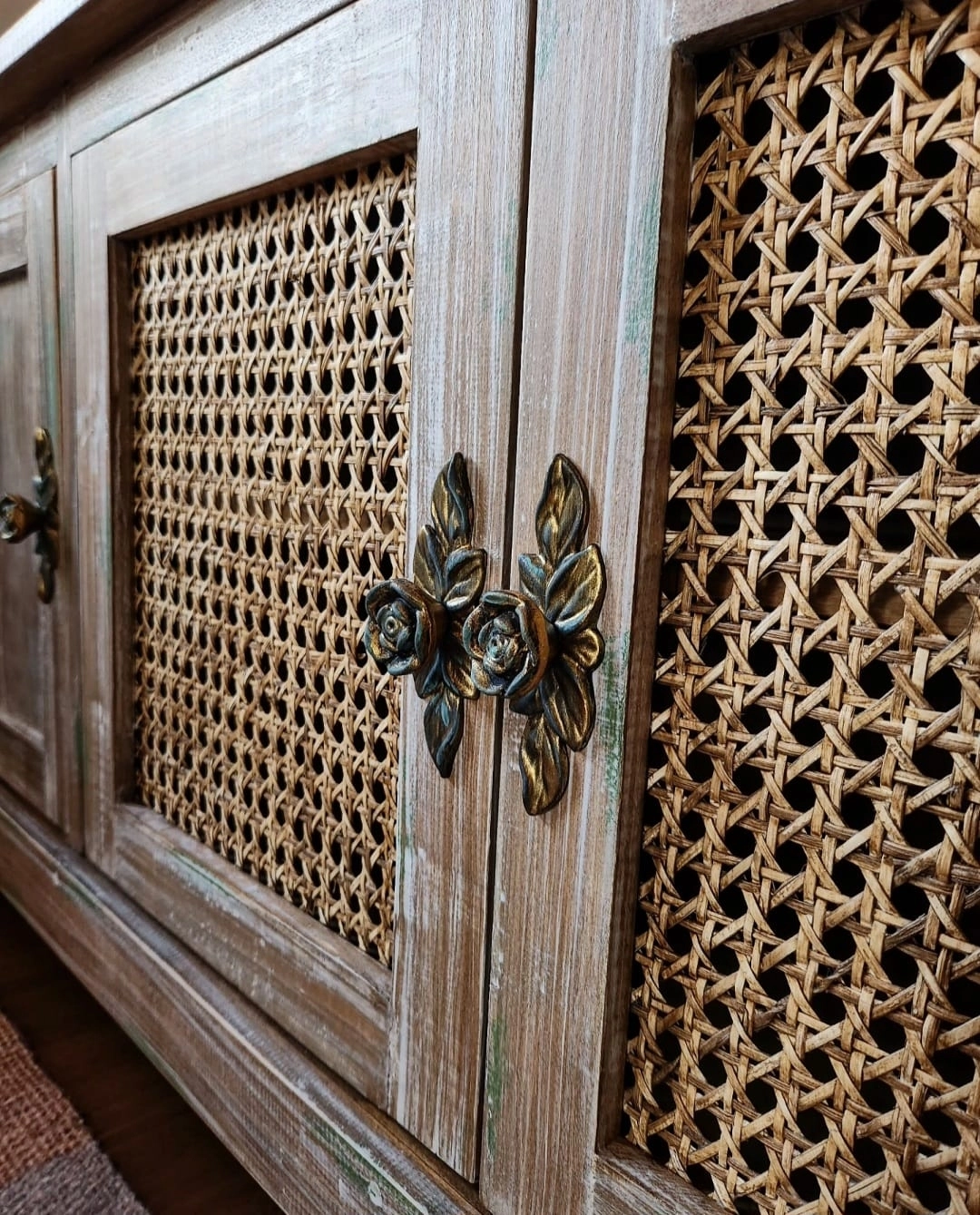 Masif Eskitme TV Ünitesi